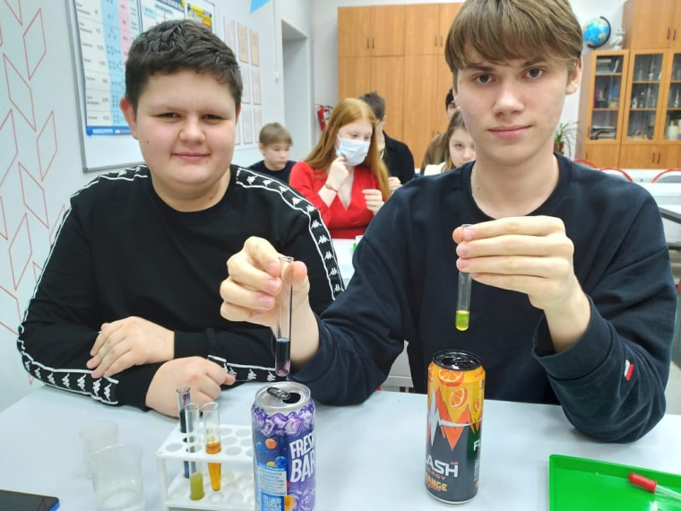 "Химия и жизнь".